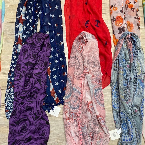 **WHOLESALE** 10 Piece Scarf Assortment - Picture 3 of 4